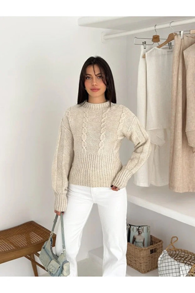 Vionne سترة تريكو بياقة دائرية ذات نسيج ناعم ونمط محبوك