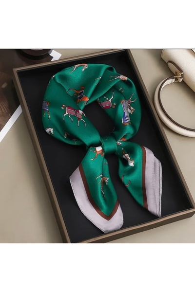 Accessories Eșarfă pătrată cu aspect de mătase, cu model de cal verde închis,...