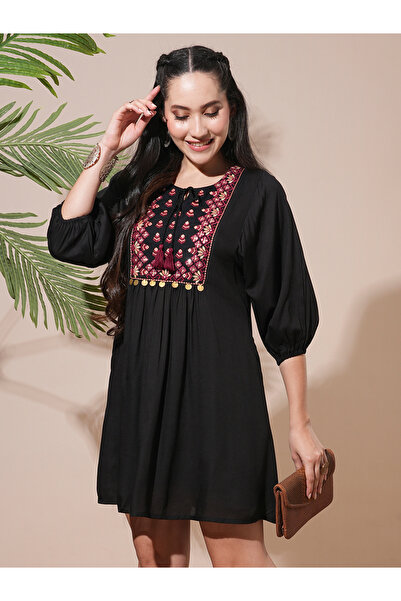 Globus By Styli فستان عمل قصير أسود مطرز بنير