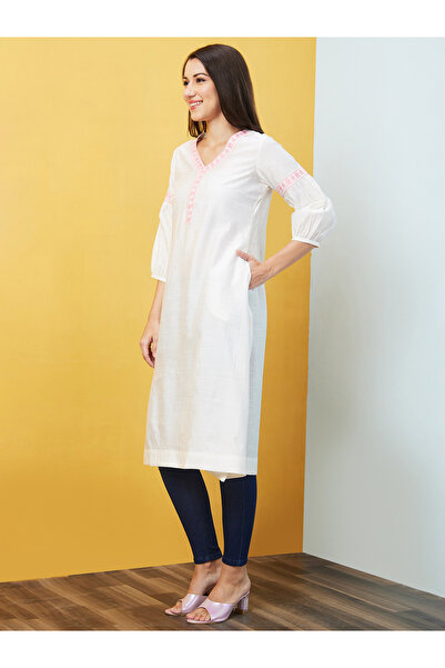 Globus By Styli كورتا مستقيمة مطرزة باللون الأبيض