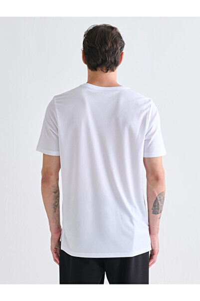 LC Waikiki Λαμπερές επιλογές από το Shining Store | Ανδρικό αθλητικό μπλουζάκι με λαιμόκοψη