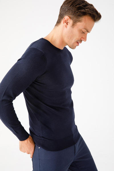 Desen Чоловічий базовий светр з тонкого трикотажу з круглим вирізом