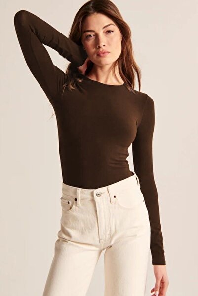 BY HUPE Γυναικείο σώμα με λεπτομέρεια στα δάχτυλα