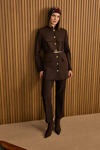 Aker Kemer Aksesuarlı Hakim Yaka Ceket