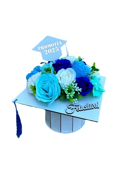 velve Aranjament floral pentru absolvire, in cutie in forma de toca cu trandafiri si hortensi,Albastru