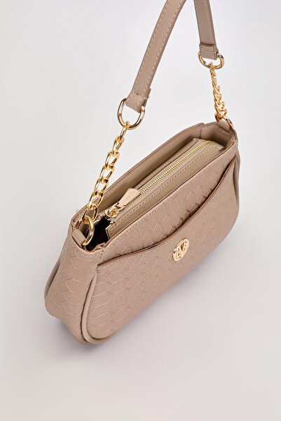 Levidor Trendy Shoulder Bag with Gold Chain Detail