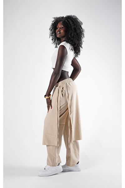 Superbluemexico Γυναικείο μοντέλο σαμουράι με φούστα μπεζ παντελόνι