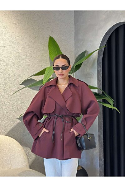 By Merve Darende Deri Kemer Detaylı Kısa Trençkot