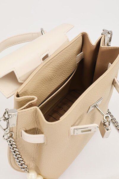 Levidor Cream Pearl Strap Detailed Handbag