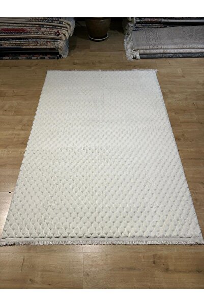 Krem Rengi Kabartmalı Peluş Halı