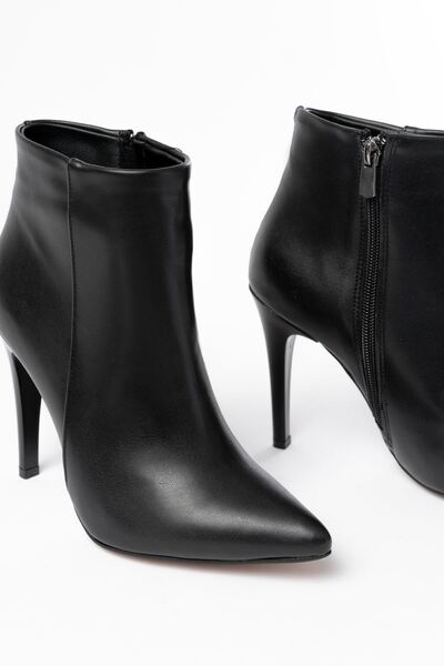 Rainon Store Black Thin Heeled Zippered Boots – Elegance in Every Step