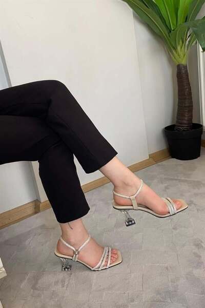 Difolia Kadın Krem Rugan Taşlı Bilekten Gecmeli Şeffaf Topuklu Ayakkabı