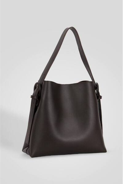 SHIKIRTI Geantă de umăr maro pentru femei, cu detaliu de curea cu cataramă pe...