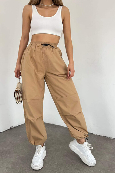 FashionForYou Γυναικείο παντελόνι Force, σε γραμμή cargo, oversized, με ρυθμιζόμενο κορδόνι περίσφιξης στη μέση και στο κάτω μέρος του μπατζακιού, καφέ