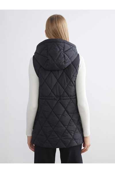 LC Waikiki Kapüşonlu Kapitone Kadın Şişme Yelek