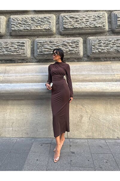 Miss Beyoğlu Rochie lungă de damă, maro, cu cataramă aurie și detalii din țes...