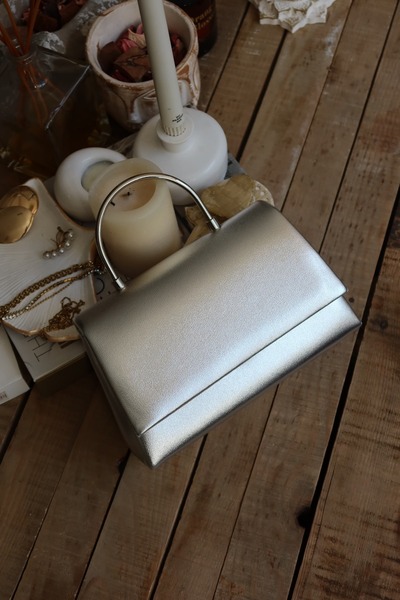 Moom Bag Women's Silver Leather Hand & Shoulder Bag with Metal Handle Detail