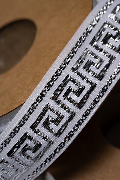 FANTASTIC KURDELE Panglică fantastică cu sclipici - 1,5 cm x 5 m |   Panglică elegantă și strălucitoare cu detalii