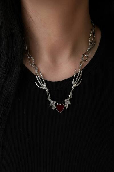 Yuchicly قلادة للرجال والنساء على شكل قلب وهيكل عظمي من نوع Punk – قوطية