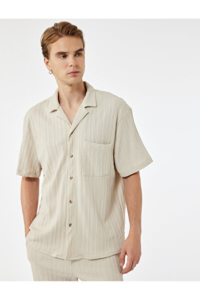 Koton Сорочка звичайного крою з короткими рукавами, кишенями та текстурованим відкладним коміром