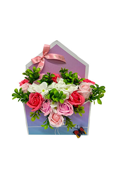 velve Aranjament floral Envelo, trandafiri si hortensii sapun, in cutie forma...