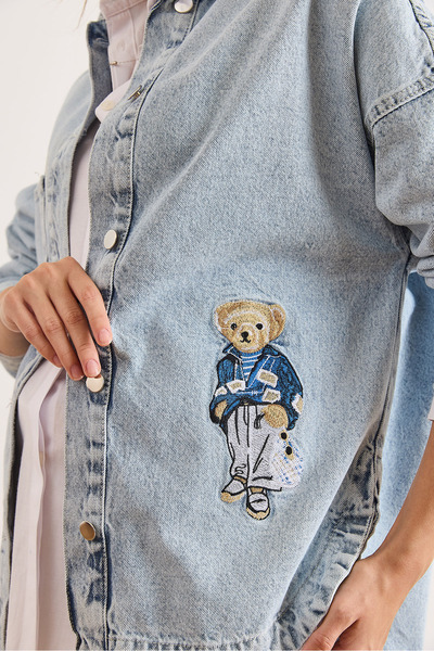 Olalook Kadın Açık Mavi Tek Cepli Ayıcık Nakışlı Denim Ceket CKT-19000472