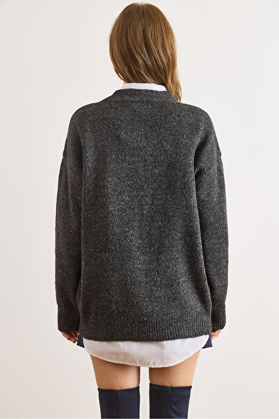 Olalook Kadın Antrasit Düğmeli Yumuşak Dokulu Oversize Triko Hırka HRK-19000414