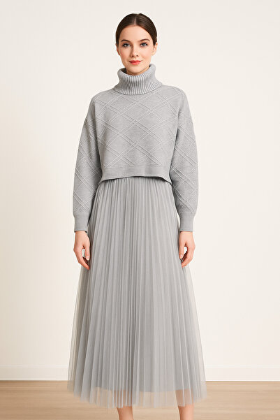 Hürrem Aldinç GRİ ZARİF İKİLİ TAKIM: TRİKO KAZAK & PLİSELİ ELBİSE