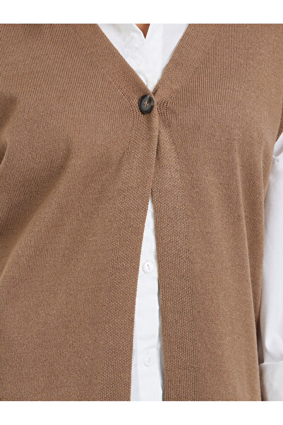 Styli Khaki Sleeveless Knit Top with Button