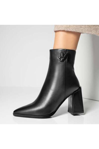 Modlet.ro Ghete de damă din piele neagră cu toc și detalii metalice MOD12176