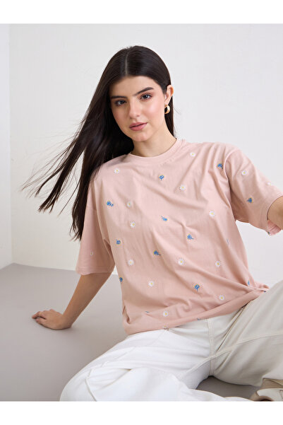 Styli تي شيرت وردي فاتح مطرز قصة فضفاضة