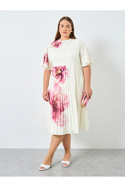 Styli Plus Size Cream Floral Midi Dress