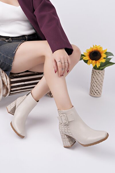 MUGGO CANDORA Sivri Burun Kroko Desenli Toka Detaylı Kalın Topuklu Fermuarlı Kadın Bot