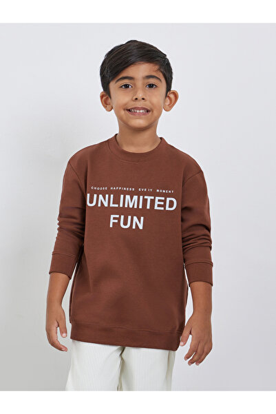 Styli Boys Brown Slogan Sweatshirt