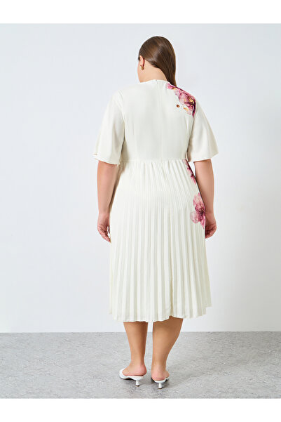 Styli Plus Size Cream Floral Midi Dress