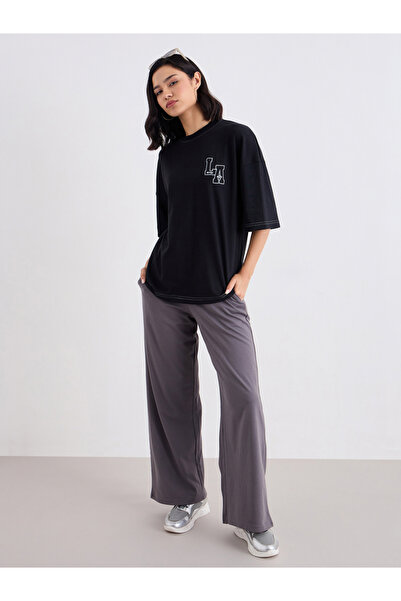 Styli تي شيرت أسود قصة فضفاضة برسومات لوس أنجلوس