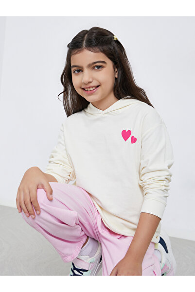 Styli Teens Off White Relaxed Fit Heart Print Hoodie
