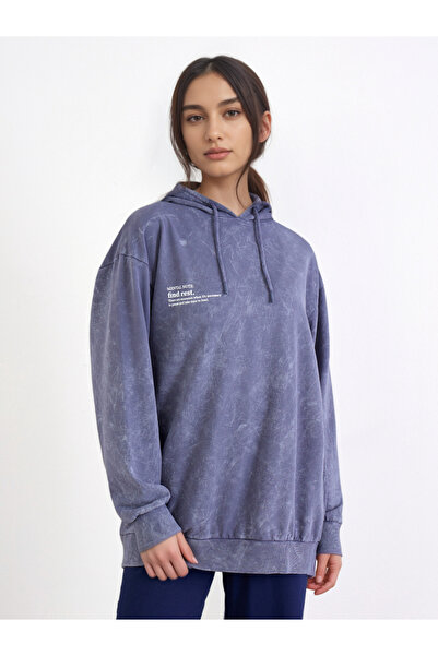 Styli هودي طويل باللون الأزرق المغسول بالحامض