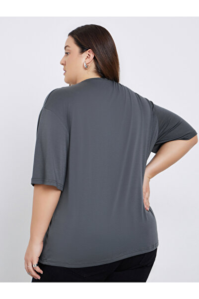 Styli Plus Size Grey Graphic Print T-Shirt