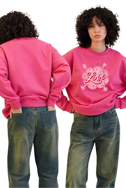 ArtYus سويت شيرت برقبة دائرية وأكمام طويلة للجنسين مطبوع عليه Love Transfer