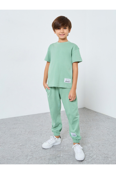 Styli Boys Green Solid T-Shirt and Joggers Set
