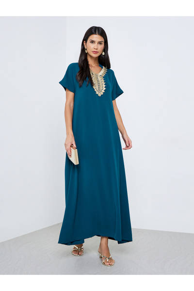 Styli جلابية مطرزة بأكمام قصيرة مع تفاصيل دانتيل