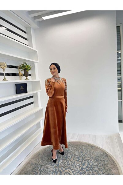 White Corner 2668 KADİFE YAKA VE SAÇAK DETAY ELBİSE