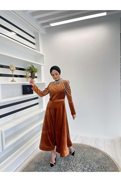 White Corner 2668 KADİFE YAKA VE SAÇAK DETAY ELBİSE