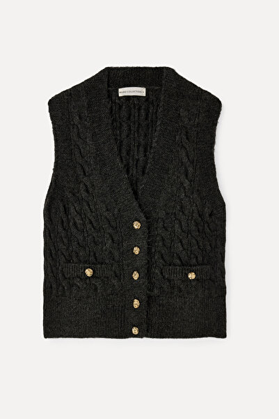 Mudo سترة بفتحة رقبة على شكل حرف V مع تفاصيل جيب