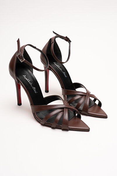 Ayakkabı Ateşi Жіночі туфлі на тонкому каблуці Accosie, коричневі, шкіра