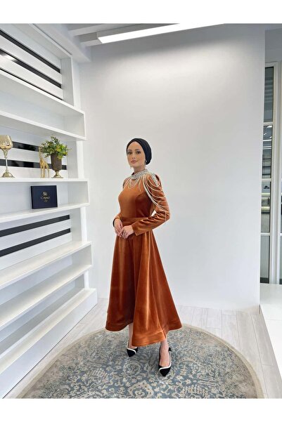 White Corner 2668 KADİFE YAKA VE SAÇAK DETAY ELBİSE