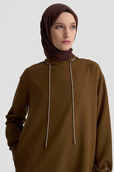 Armine 25KT436 Yağ Yeşili Kadın Yakası Taş Bağcık Detaylı Kolları Ribanalı Tunik