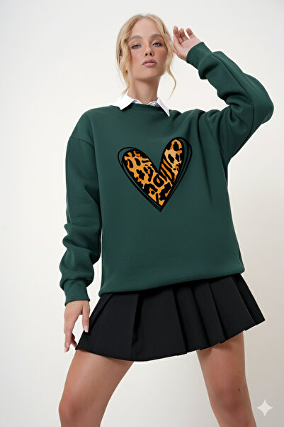 uyguntarz Unisex Leopard Patterned Heart Printed Oversize Crew Neck Sweatshirt