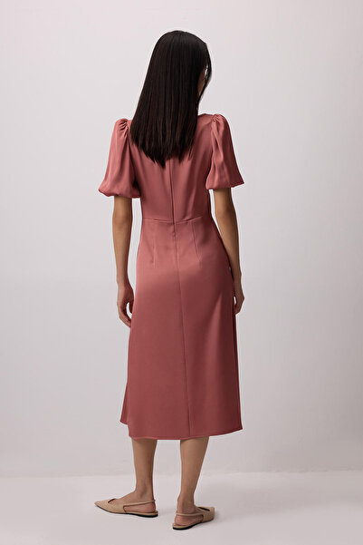 Touché Privé OMUZ BÜZGÜLÜ KISA KOLLU ELBİSE